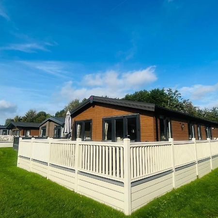 Rosie'S Rest With Hot Tub Barmby on the Moor Exterior photo