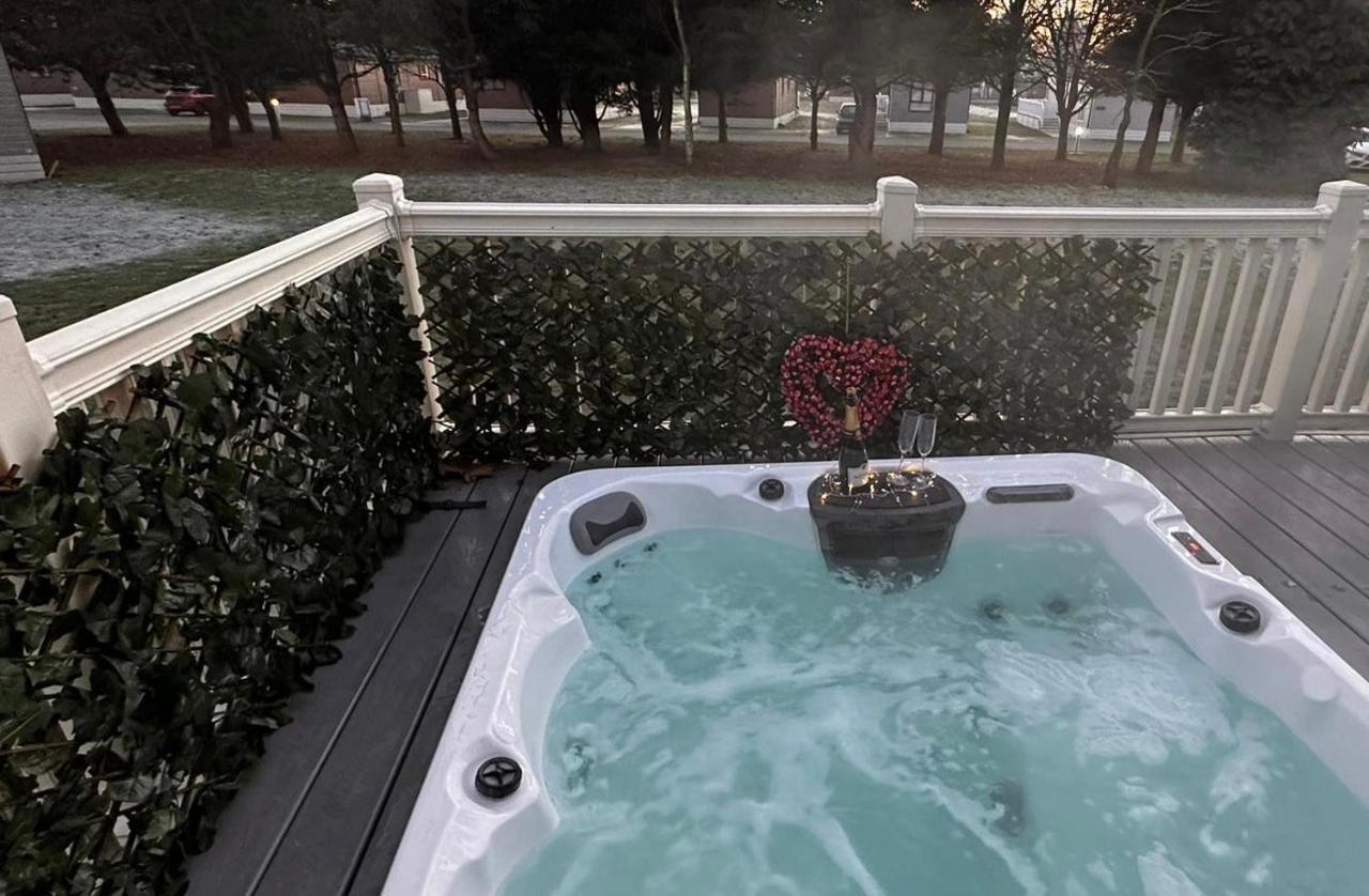 Rosie'S Rest With Hot Tub Barmby on the Moor Exterior photo