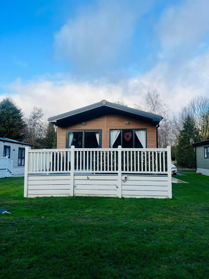 Rosie'S Rest With Hot Tub Barmby on the Moor Exterior photo