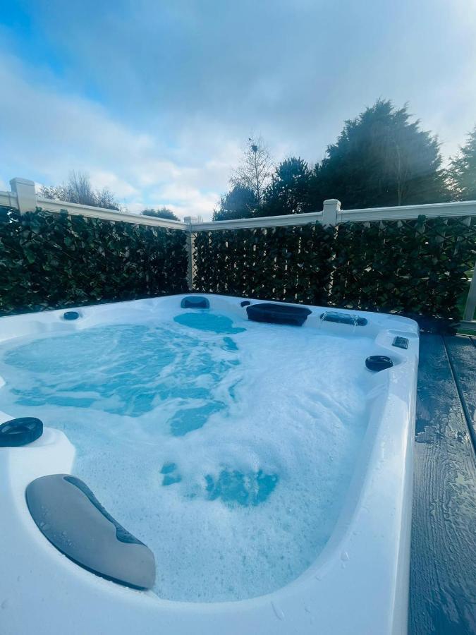 Rosie'S Rest With Hot Tub Barmby on the Moor Exterior photo