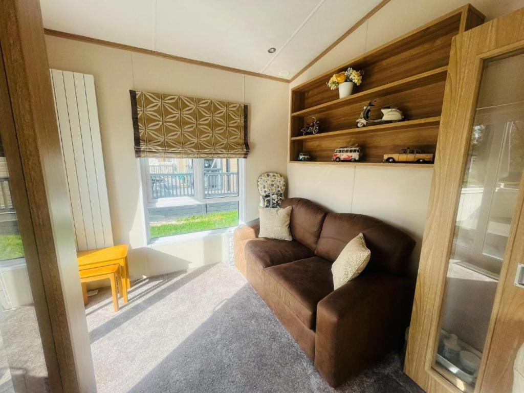 Rosie'S Rest With Hot Tub Barmby on the Moor Exterior photo